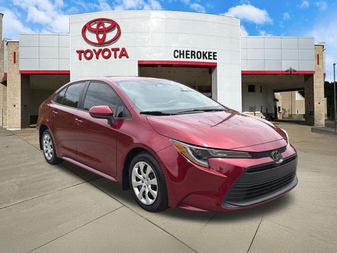 Used 2025 Toyota Corolla LE FWD image 3