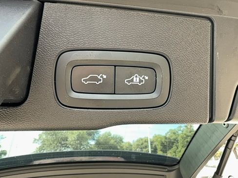 Certified 2023 Volvo XC60 B5 Core w/ Climate Package image 19