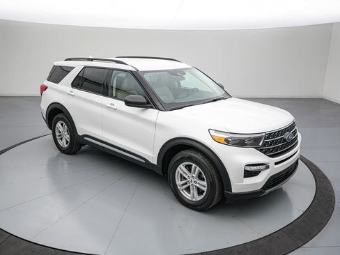 Certified 2023 Ford Explorer XLT w/ Equipment Group 202A AWD/4WD image 3