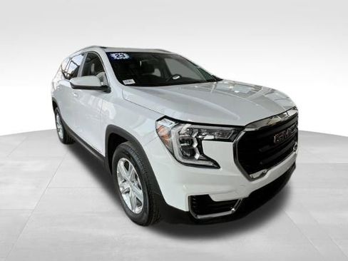 Used 2023 GMC Terrain SLE w/ Driver Convenience Package FWD image 4