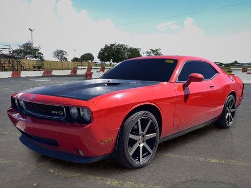 Used 2010 Dodge Challenger R/T RWD image 3