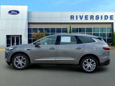 Used 2018 Buick Enclave Avenir w/ Avenir Technology Package AWD/4WD image 4