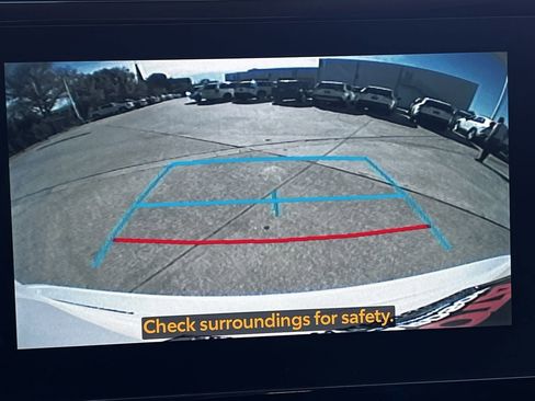 Used 2024 Toyota Highlander LE image 16