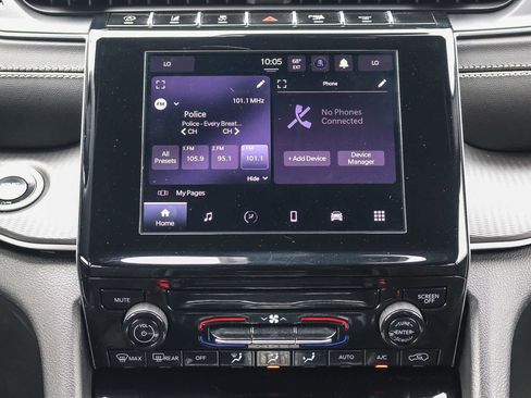 Used 2025 Jeep Grand Cherokee L Laredo RWD image 12