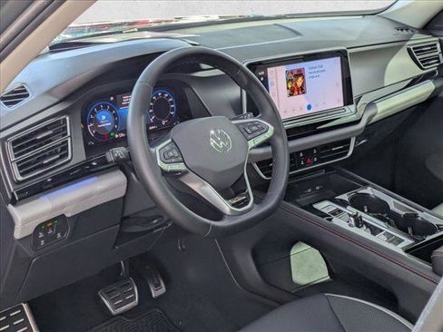 Used 2024 Volkswagen Atlas Peak Edition SE AWD/4WD image 10