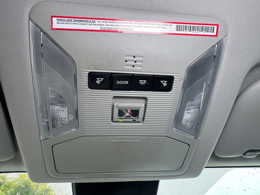 Used 2021 Toyota RAV4 LE AWD/4WD image 27