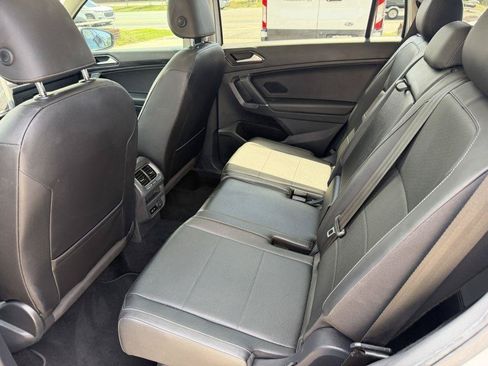 Used 2018 Volkswagen Tiguan SE w/ Panoramic Sunroof Package FWD image 13