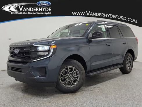 New 2025 Ford Expedition Active image 1