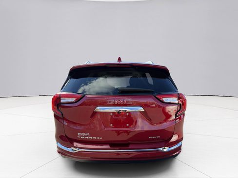 Used 2024 GMC Terrain Denali w/ Denali Premium Package image 4