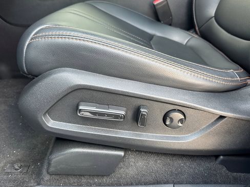 Used 2025 Honda Pilot TrailSport image 13