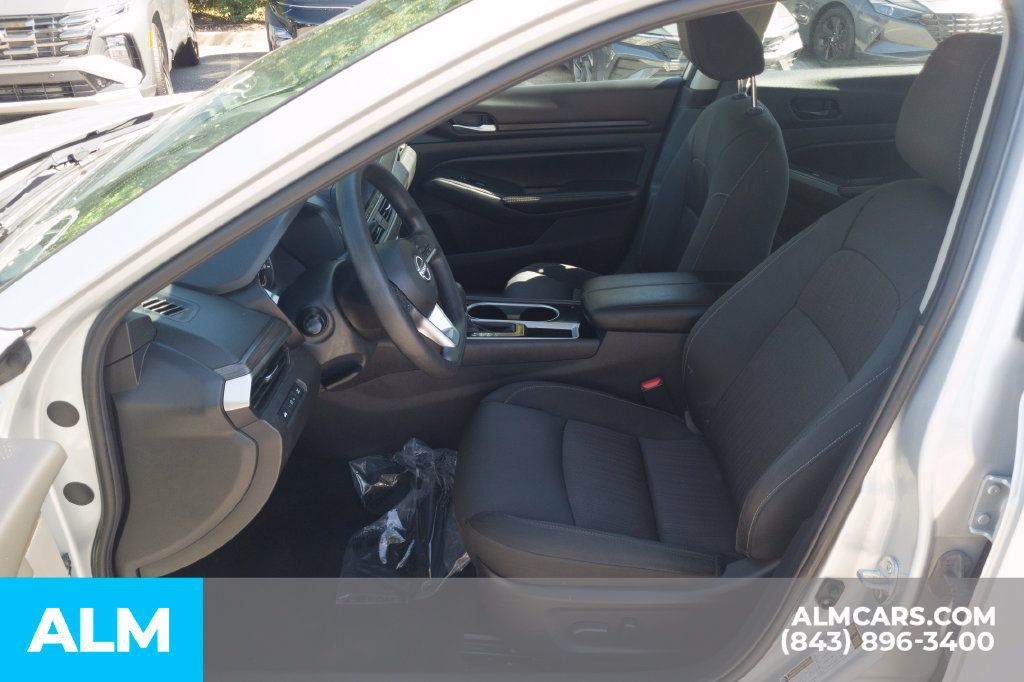 Used 2024 Nissan Altima 2.5 SV FWD image 15