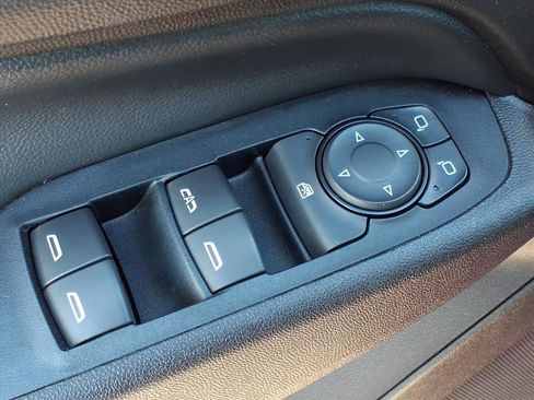 Used 2018 Chevrolet Equinox LT image 11