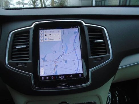 Used 2023 Volvo XC90 B5 Core w/ Protection Package Premier image 14