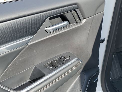 Used 2025 GMC Acadia Elevation image 19