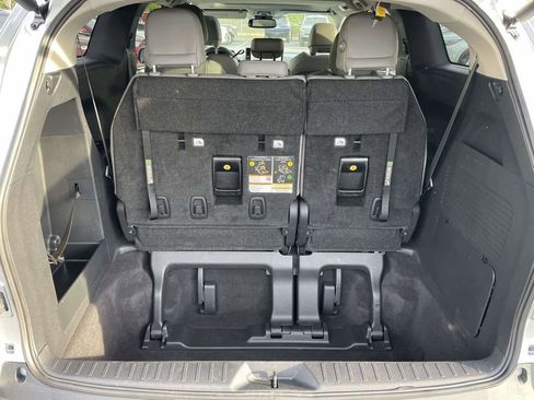 Used 2025 Toyota Sienna XLE FWD image 48