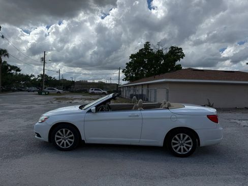 Used 2014 Chrysler 200 Touring FWD image 5