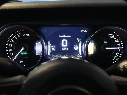 Used 2023 Jeep Wrangler Unlimited image 18