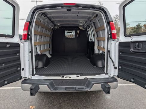 Used 2024 GMC Savana 2500 w/ Driver Convenience Package image 18