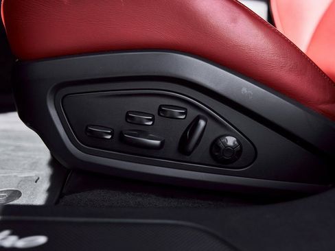 Used 2020 Porsche Taycan Turbo AWD/4WD image 37