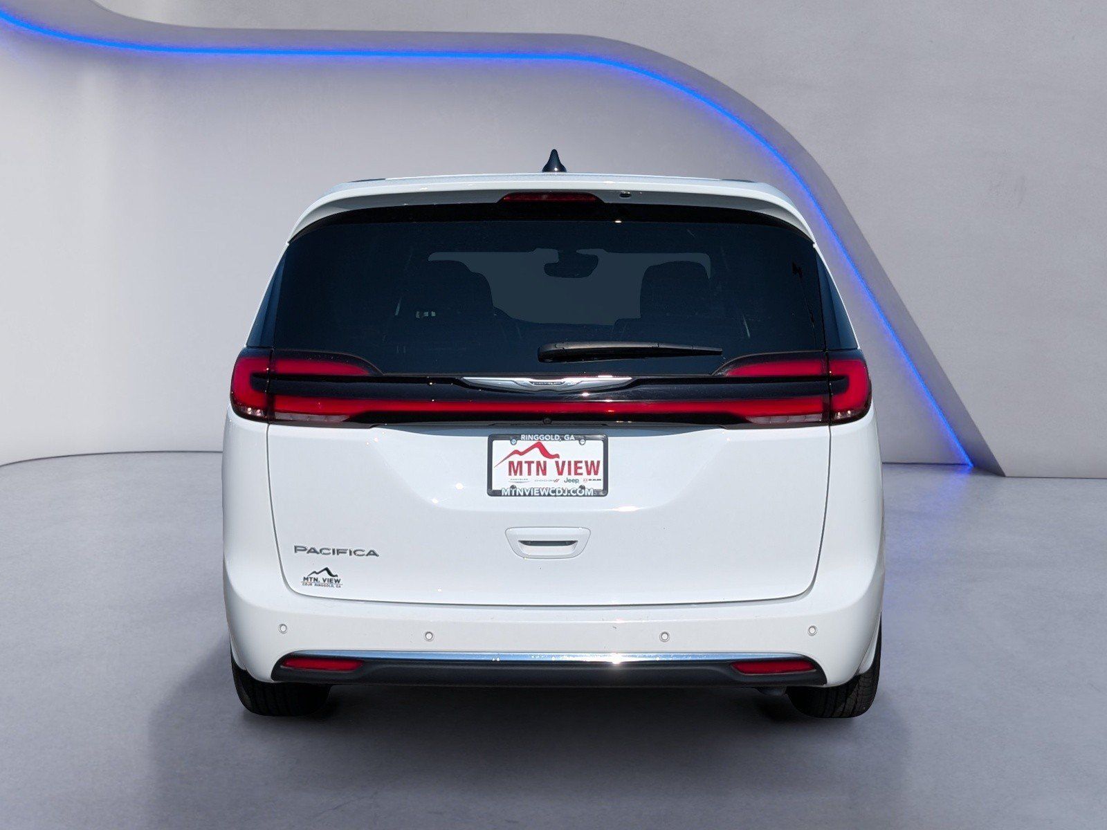 Used 2025 Chrysler Pacifica Select FWD image 8