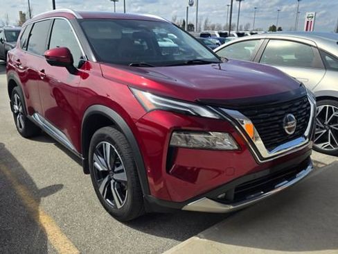 Used 2021 Nissan Rogue Platinum image 1