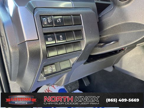 Used 2025 Toyota Tacoma SR5 image 7