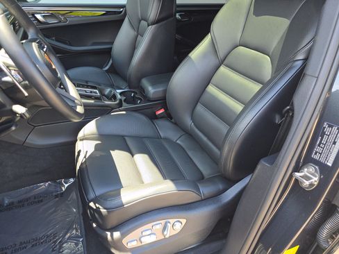 Certified 2026 Porsche Macan AWD/4WD image 5