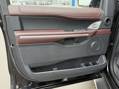 Used 2023 Ford Expedition Limited image 10