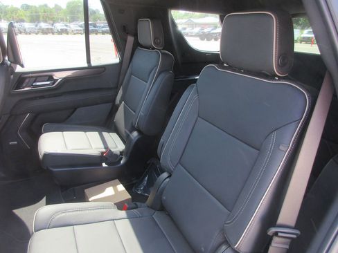 New 2026 GMC Yukon Elevation w/ Elevation Premium Package AWD/4WD image 12