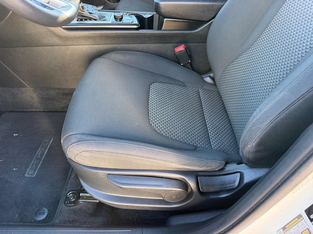 Used 2023 Kia Sportage LX AWD/4WD image 18