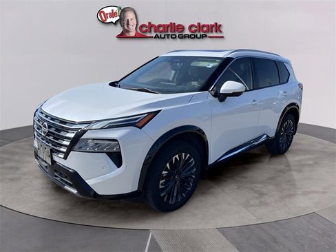 Used 2024 Nissan Rogue Platinum image 1