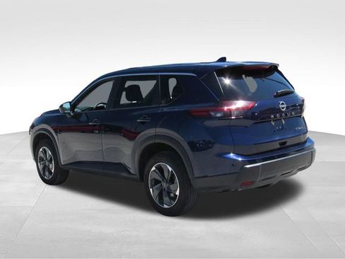 Used 2024 Nissan Rogue SV AWD/4WD image 8