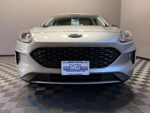 Used 2022 Ford Escape SE w/ Cold Weather Package AWD/4WD image 3