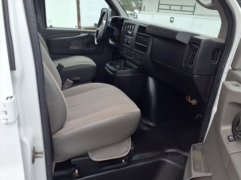 Used 2015 GMC Savana 2500 image 23