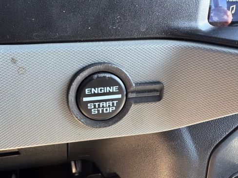 Used 2023 Ford Bronco Badlands image 19