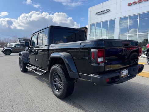 Certified 2025 Jeep Gladiator Sport image 6