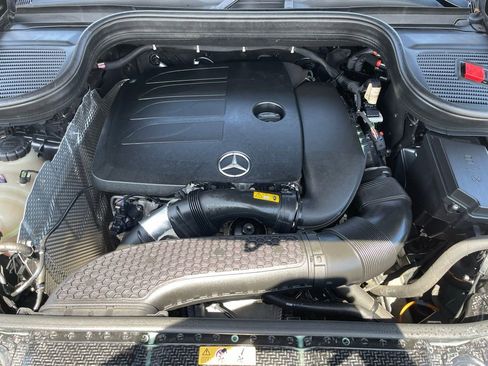 Used 2022 Mercedes-Benz GLE 350 4MATIC w/ Premium Package image 11