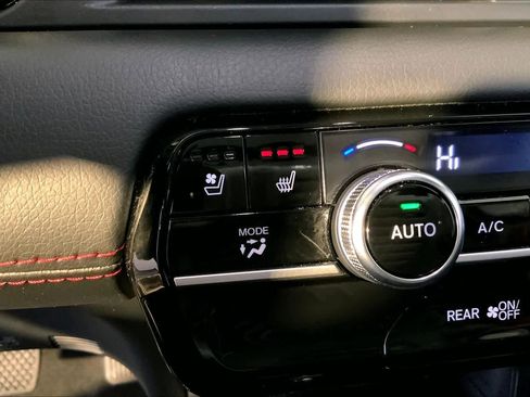 Used 2025 Honda Pilot Black Edition image 39