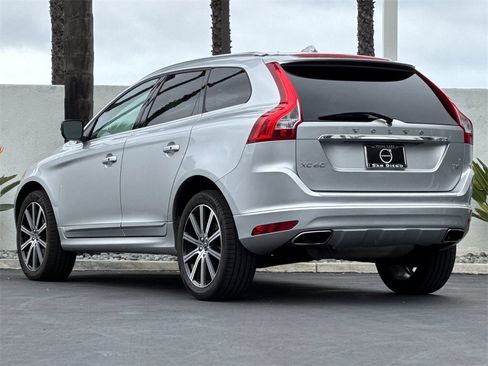 Used 2016 Volvo XC60 T5 Premier w/ Proximity Package image 3