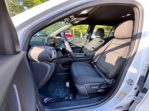 Used 2026 Chevrolet Equinox LT AWD/4WD image 15