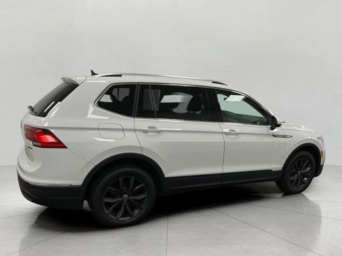 Used 2022 Volkswagen Tiguan SE image 3