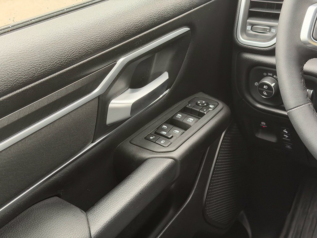 Used 2025 RAM 1500 Big Horn AWD/4WD image 8