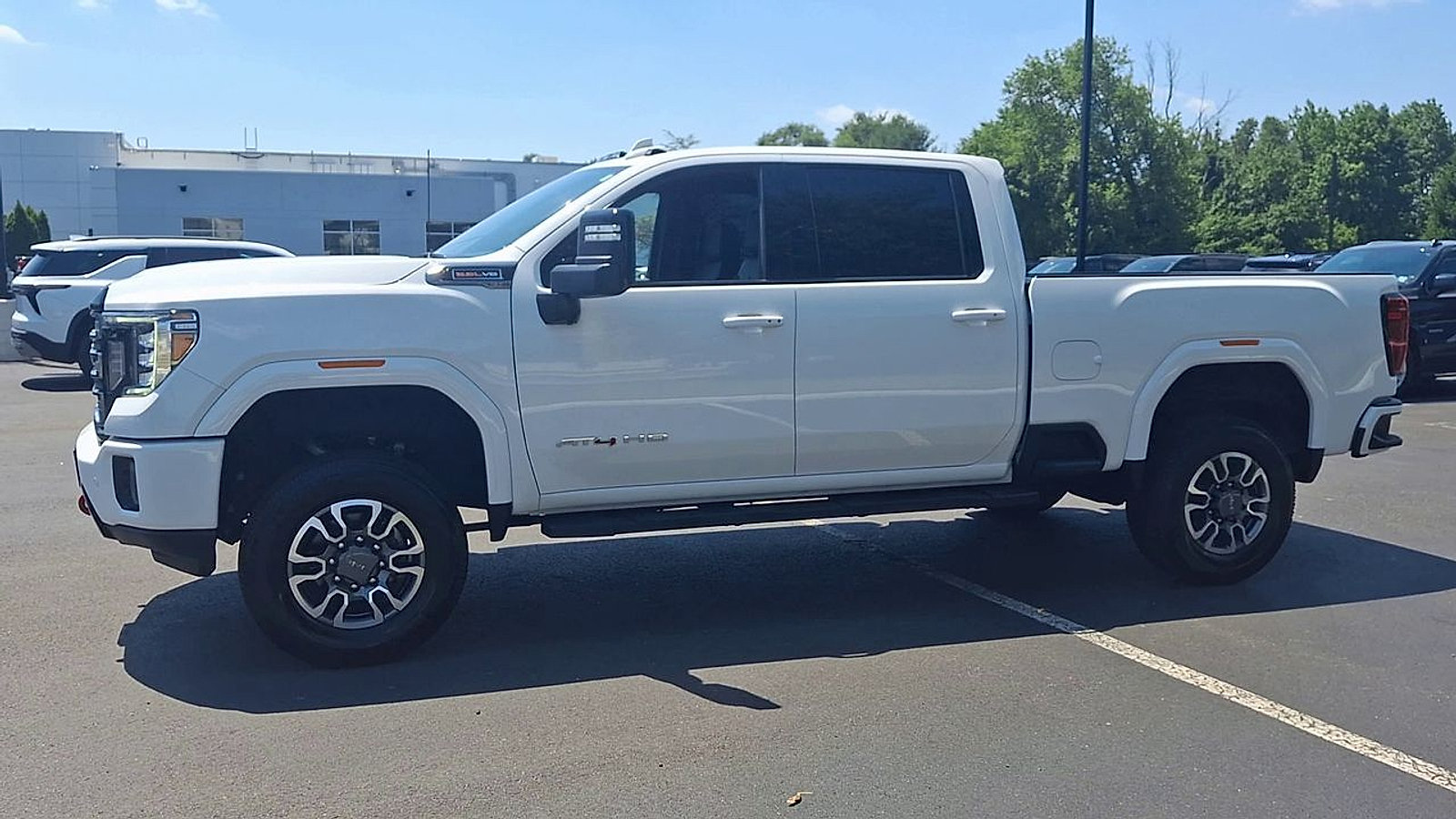 Used 2022 GMC Sierra 2500 AT4 w/ AT4 Preferred Package AWD/4WD image 7