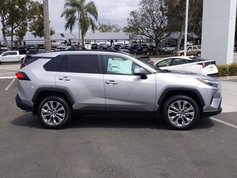 Used 2023 Toyota RAV4 XLE Premium image 2