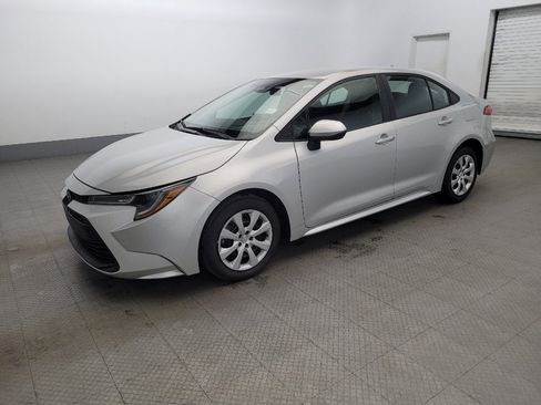Used 2024 Toyota Corolla LE image 2