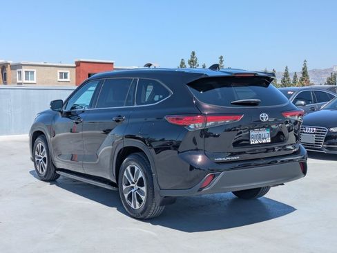 Used 2021 Toyota Highlander XLE FWD image 8