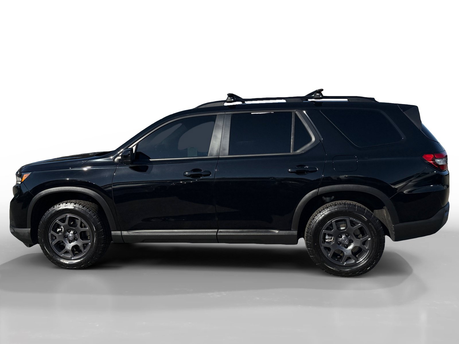 Used 2025 Honda Pilot TrailSport image 2