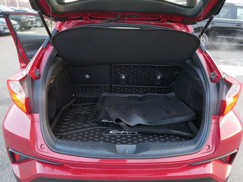 Used 2020 Toyota C-HR XLE image 18