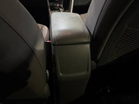 Used 2017 Kia Niro LX FWD image 26