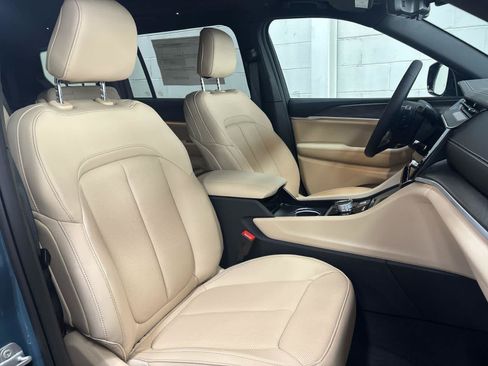 New 2026 Jeep Grand Cherokee L Limited w/ Luxury Tech Group II image 37